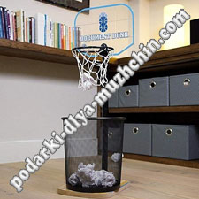 koszykówka z urnami śmieci